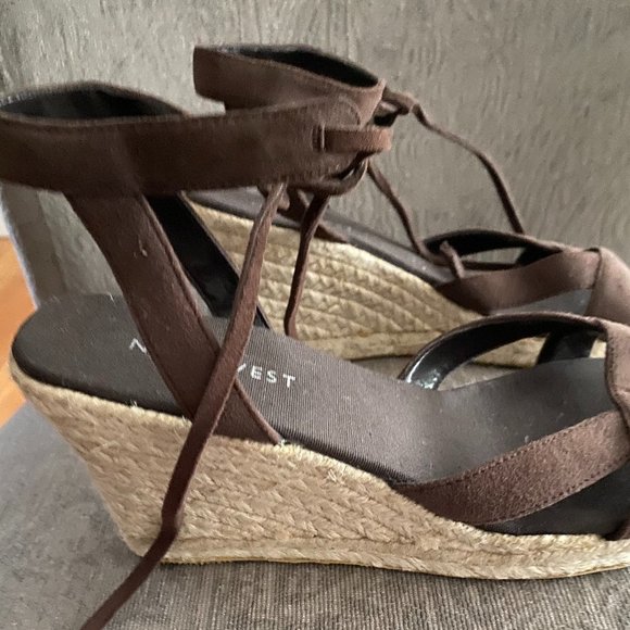 NINE WEST chocolate brown wedge sandal, 8 1/2 - Picture 5 of 5